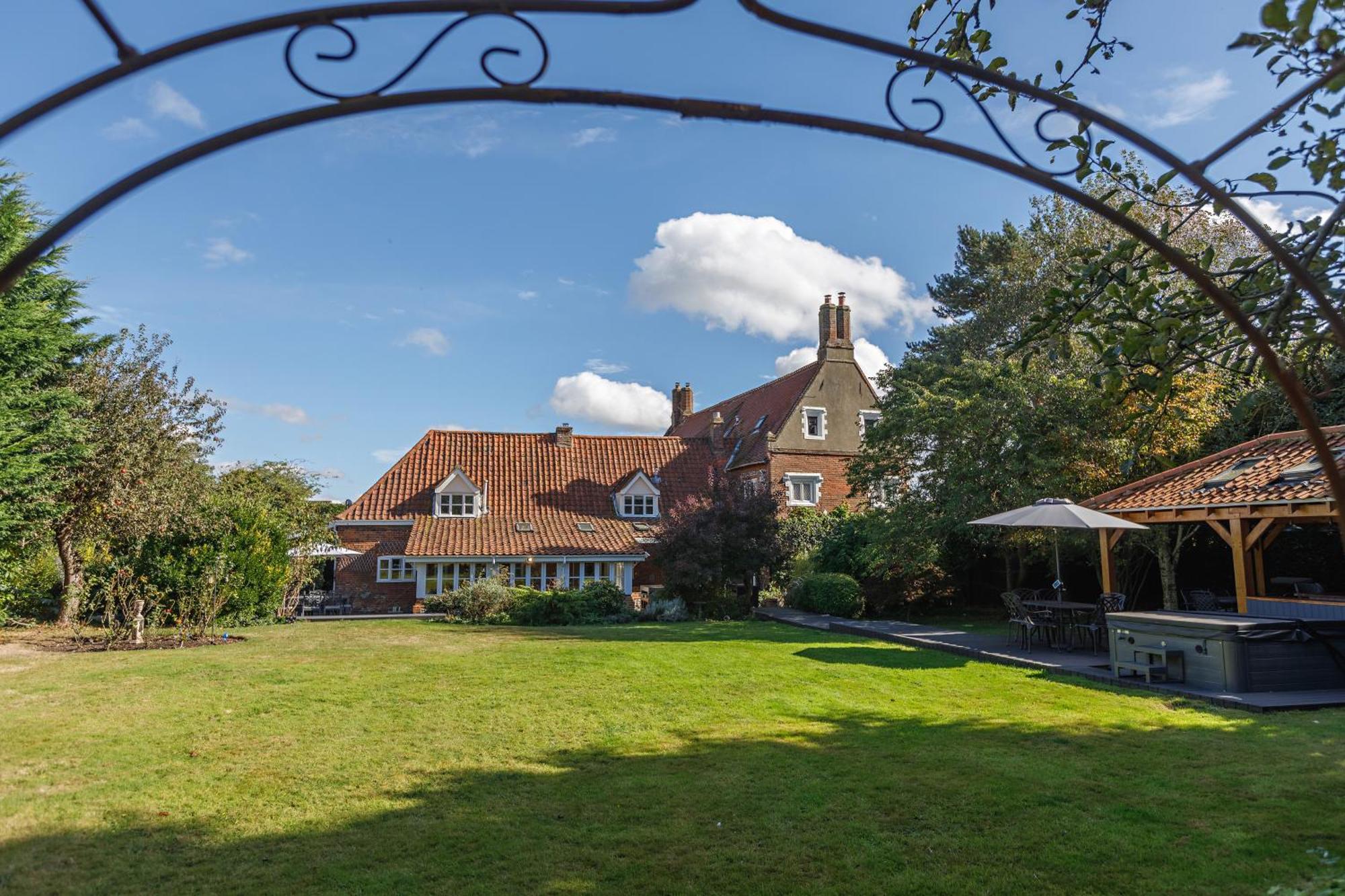 Catton Old Hall نورويش المظهر الخارجي الصورة